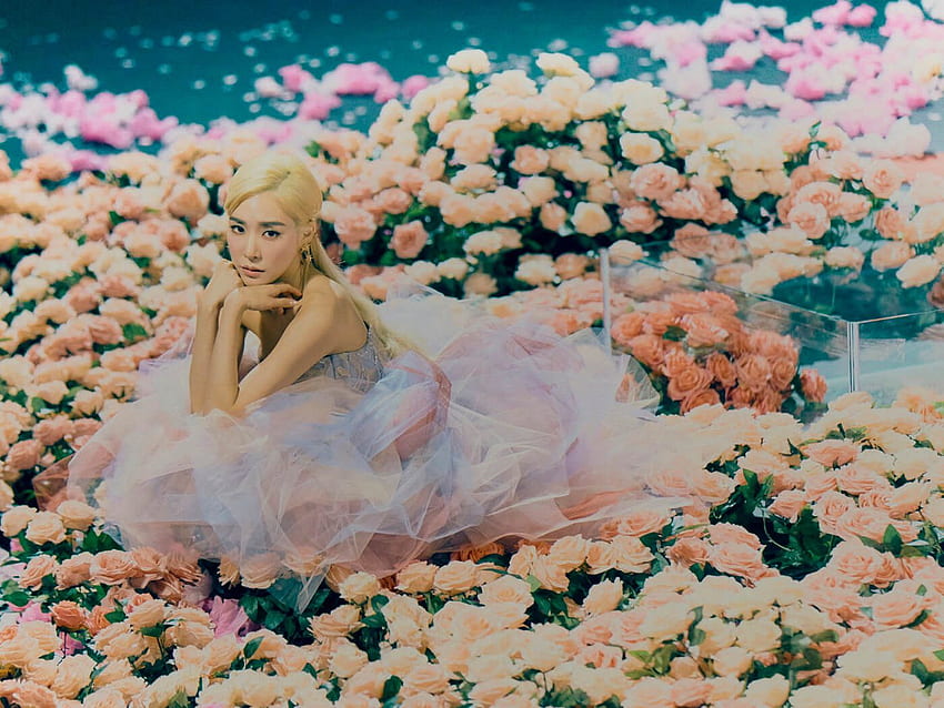 Tiffany Young Looks Through Rose Tinted Glasses In âLips On Lips HD wallpaper